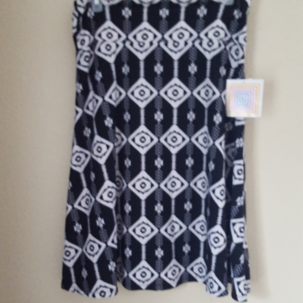 NWT Lularoe Skirt, black & white Aztec design sz L